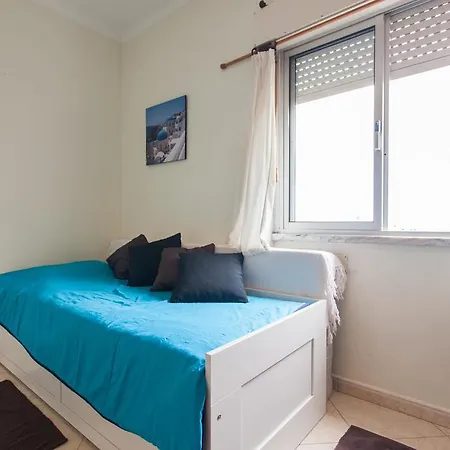 Moscavide Nº 1 M1 Homestay Lisbon